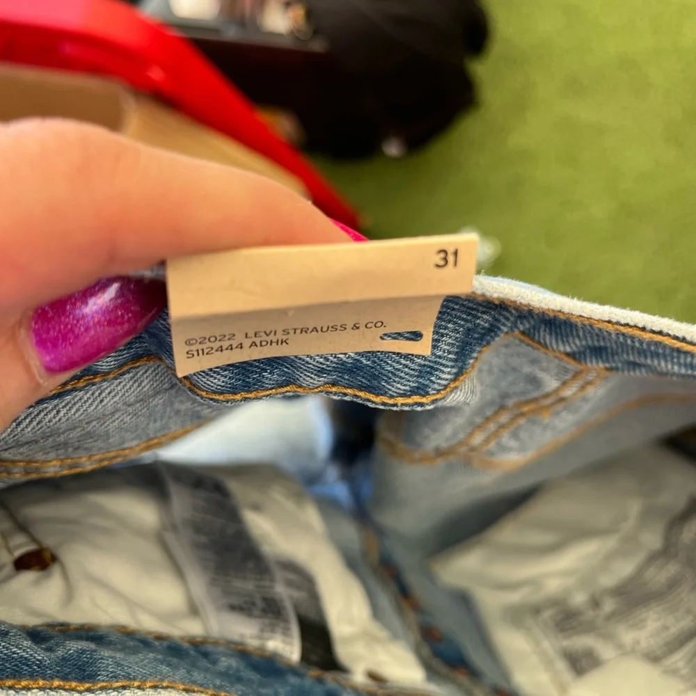 SOLD. Levi’s 501 Women’s Cutoff Shorts NWT - Picture 3 of 3